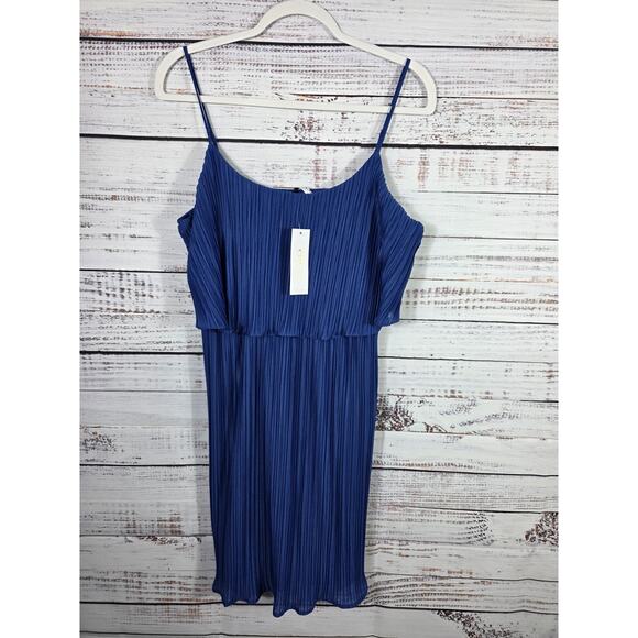 Gilli Blue Crepey Cocktail Dress Mini Dress size Large - Picture 1 of 5